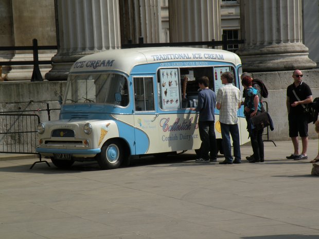  Véhicule pittoresque d'un marchand de glaces